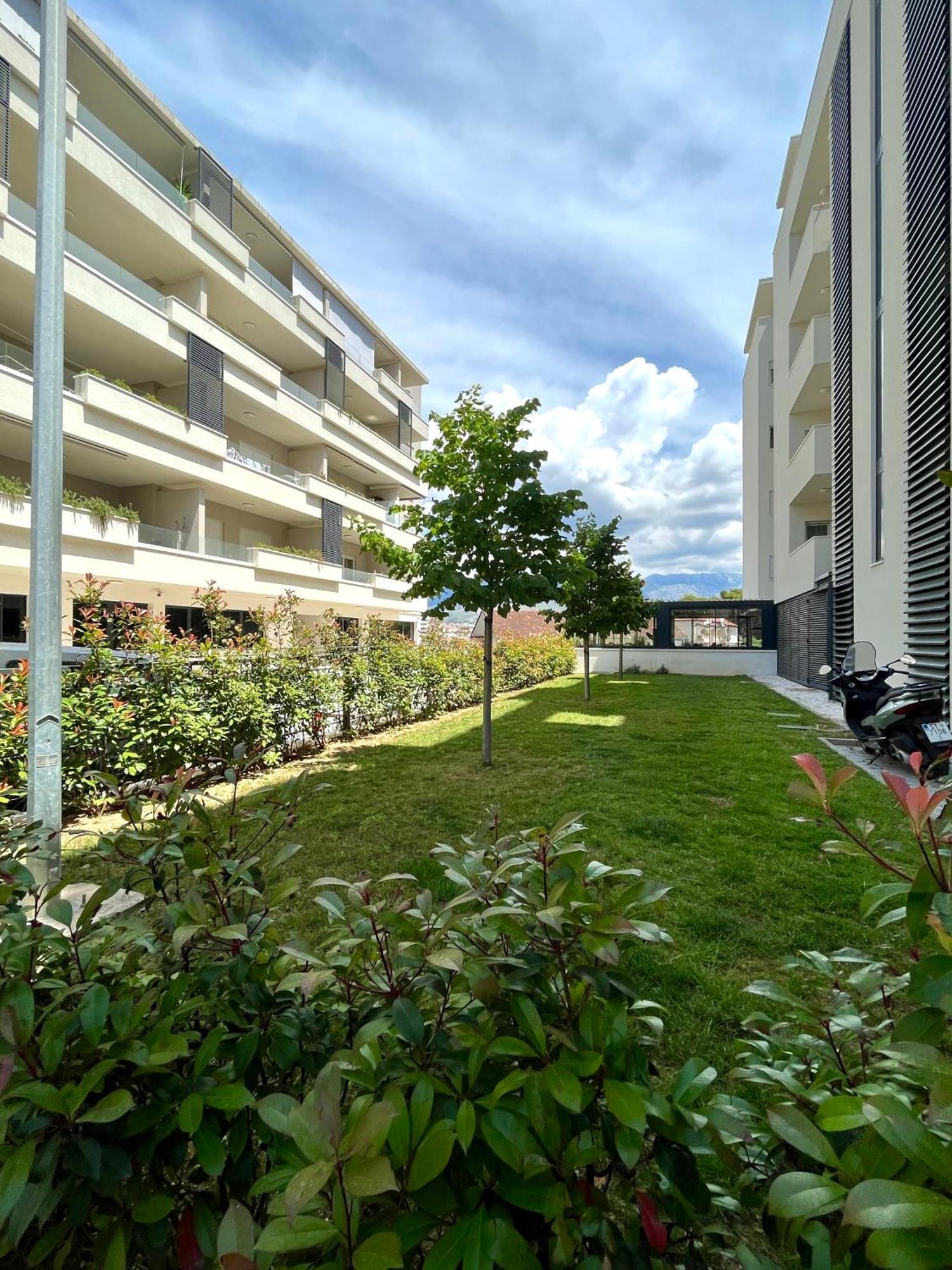 Luxury Apartment Rinos - Free Garage Parking Сплит Екстериор снимка